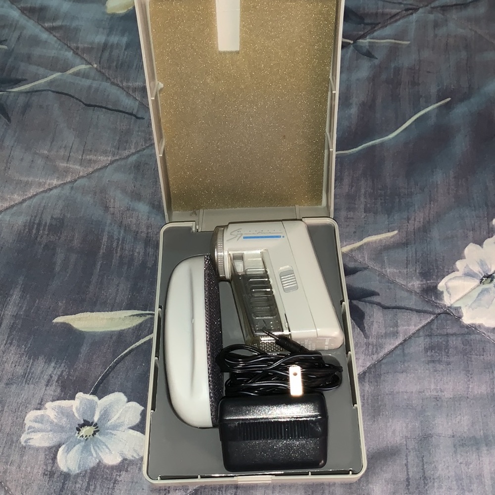 Vintage Windmere Signature Collection Sweater Shaver Kit